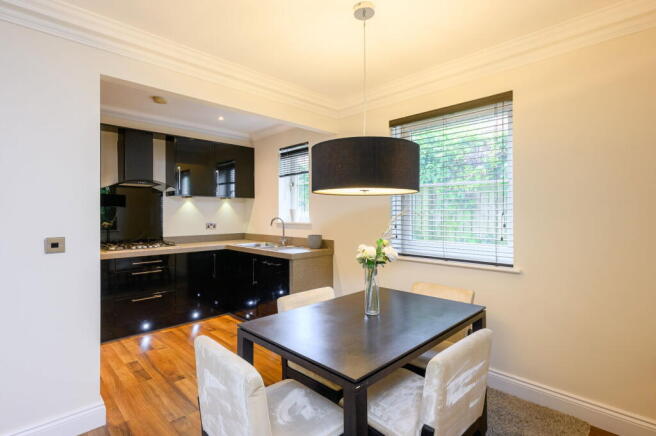 2 bed Apartment for sale Image 8