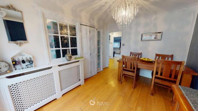 4 bed Detached for sale Image 8
