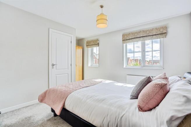 4 bed Detached for sale Image 10