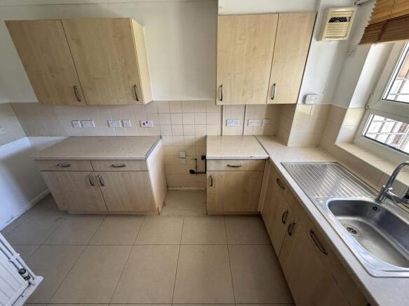 FITTED KITCHEN