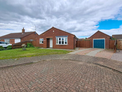 Bertie Close, Long Sutton