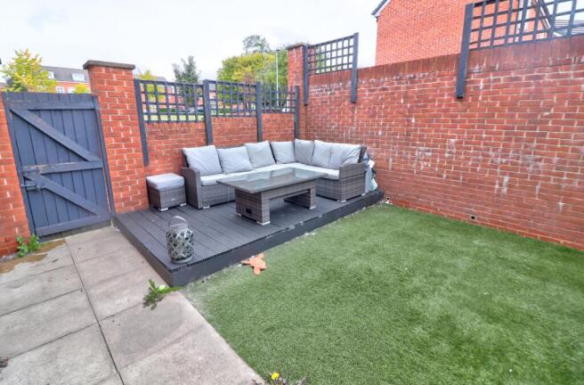 5 bed Semi-Detached for sale Image 4