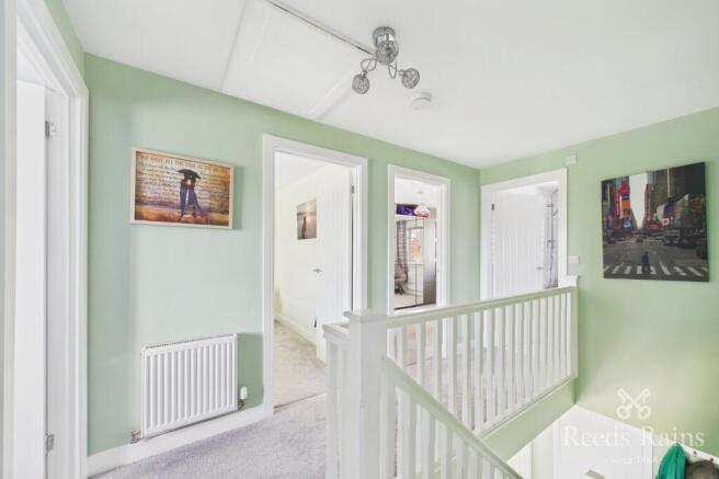 4 bed Detached for sale Image 9