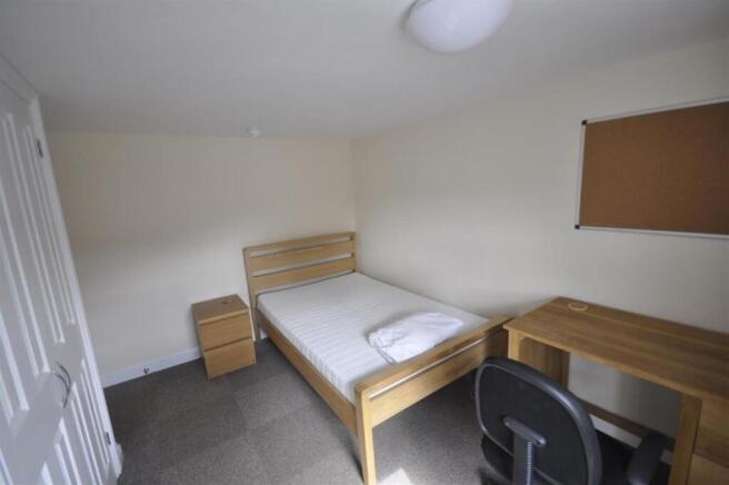 further bedroom.jpg