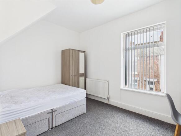 3 bed Terraced to rent Image 9