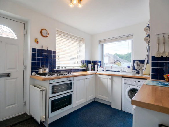 2 bed Semi-Detached Bungalow for sale Image 4