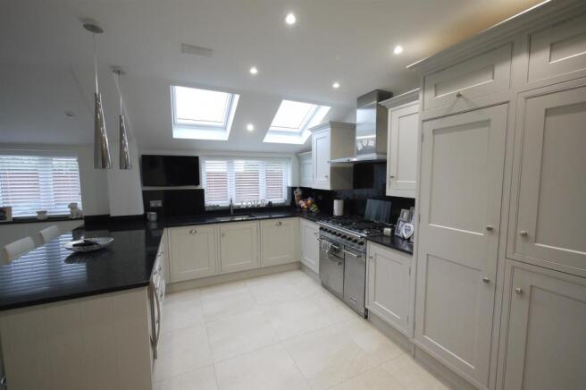 Kitchen/Breakfast Room:-