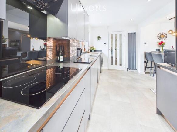 4 bed Detached for sale Image 7