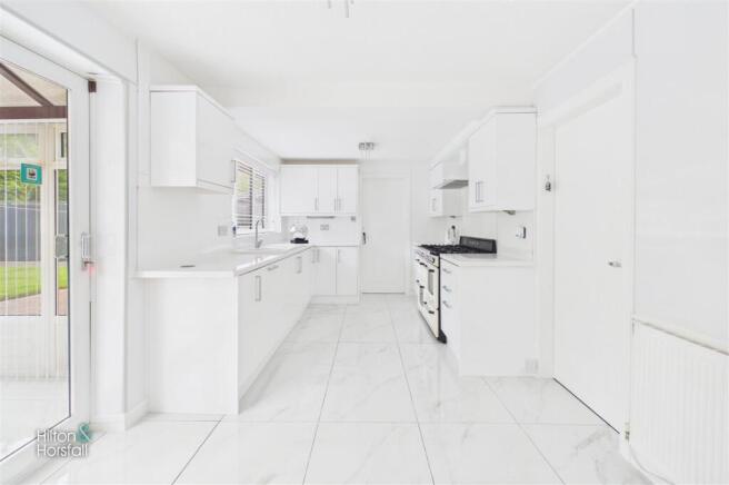 4 bed Detached for sale Image 6