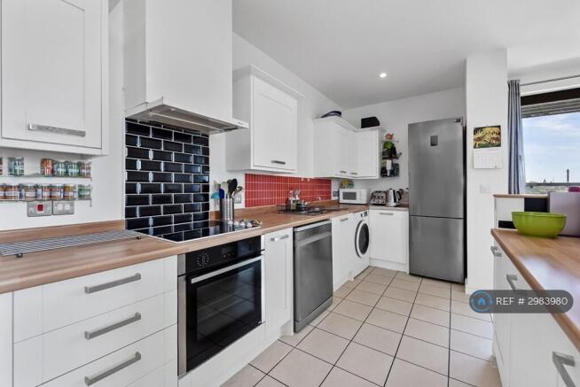 Modern Fully Fitted Kitchen