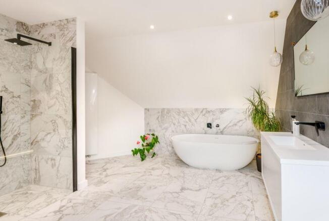 Family Bathroom 2