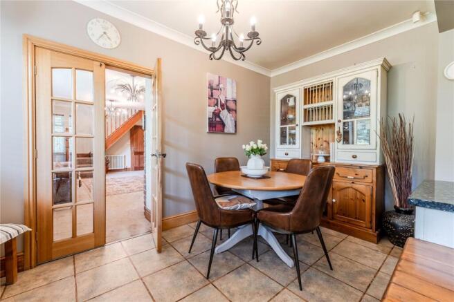 4 bed Semi-Detached for sale Image 8