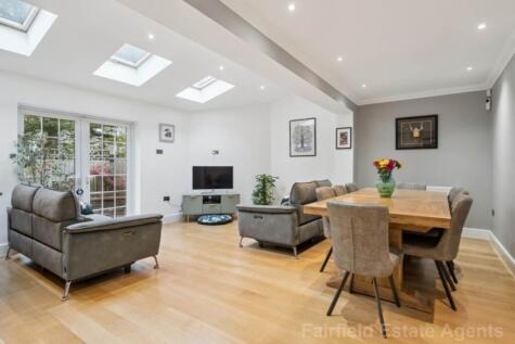 Huntercrombe Gardens, South Oxhey, Watford, WD19