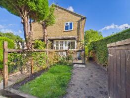 15, Treeview, Broadfield, Crawley RH11 9QH