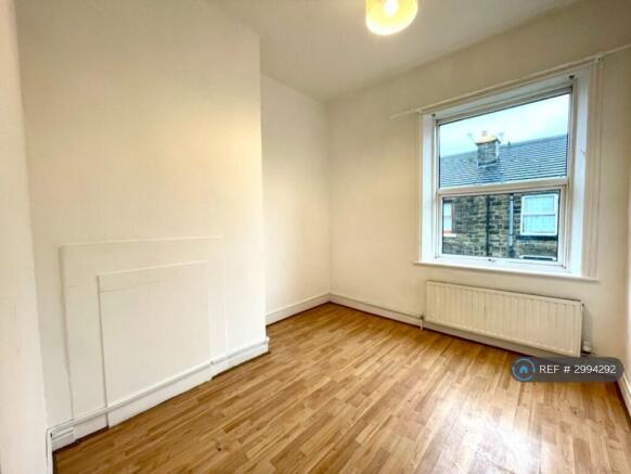 2 bed Terraced to rent Image 5
