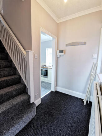 2 bed Semi-Detached to rent Image 7
