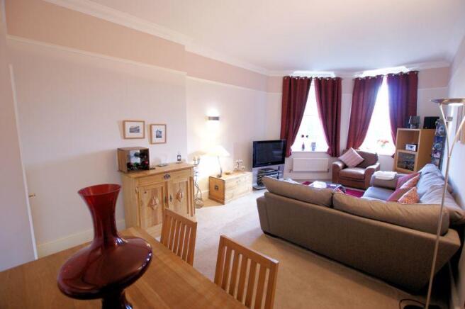 Lounge/Dining ...