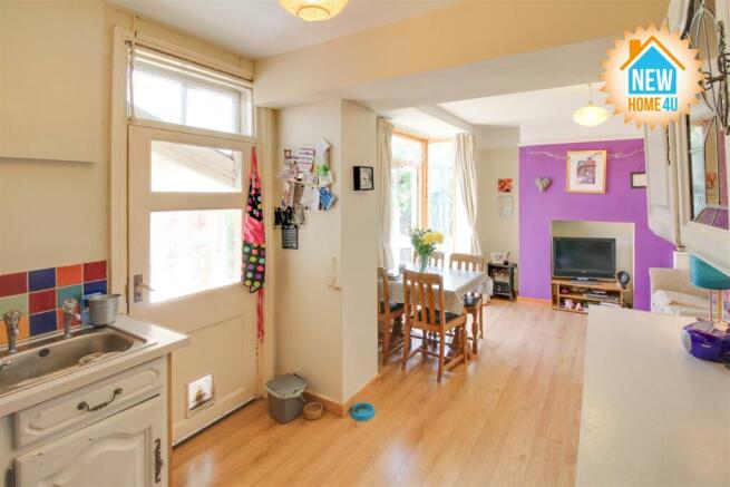 KITCHEN / DINING / DAY ROOM: