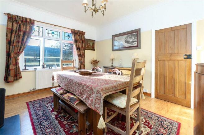 4 bed Bungalow for sale Image 6