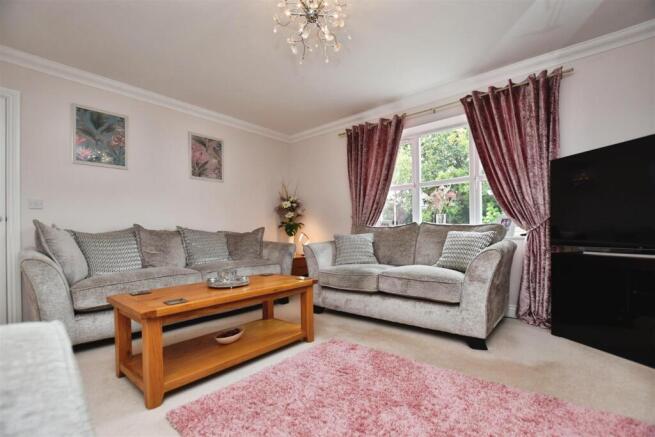 3 bed Semi-Detached for sale Image 10