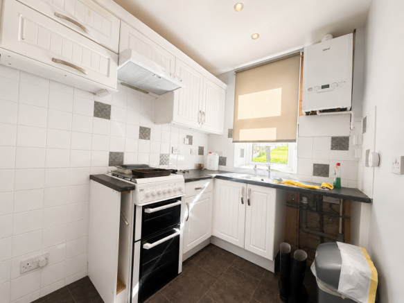 2 bed Terraced to rent Image 4