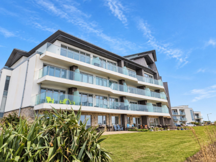 Lusty Glaze - Directly Overlooking Newquay Bay