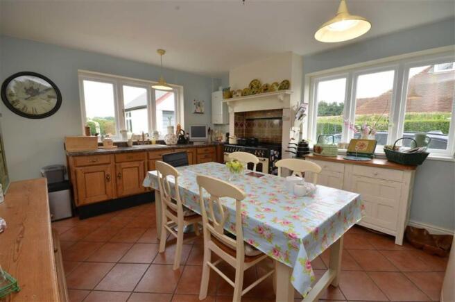 KITCHEN / DINER