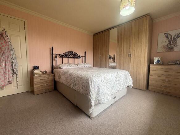 2 bed Apartment for sale Image 10