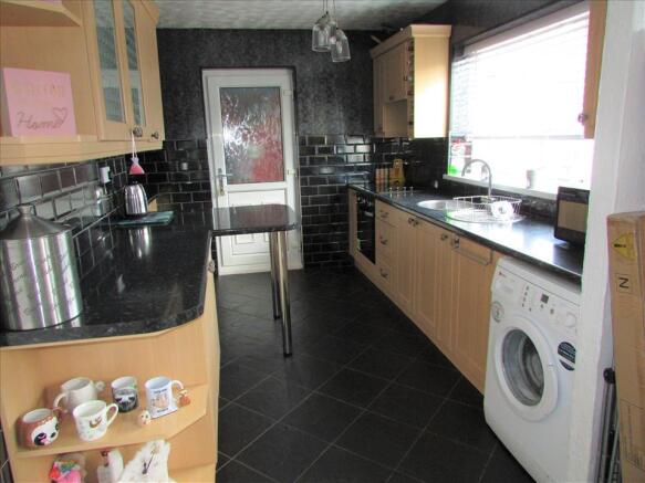 KITCHEN/BREAKFAST ROOM