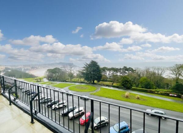 4 bed Apartment for sale Image 10