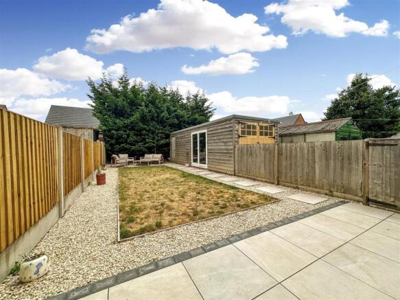 Spacious Private Garden 846