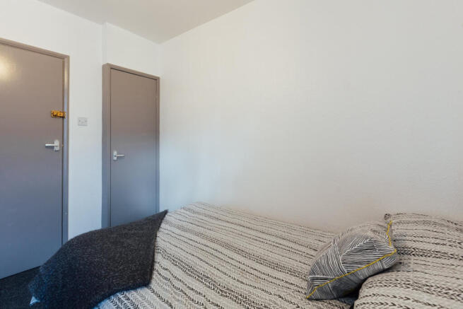 6 bed House to rent Image 8