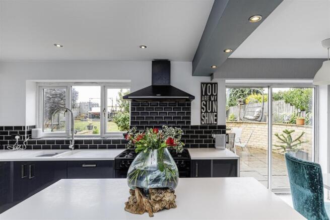 4 bed Detached for sale Image 9
