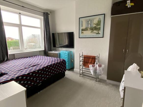 5 bed Semi-Detached for sale Image 8