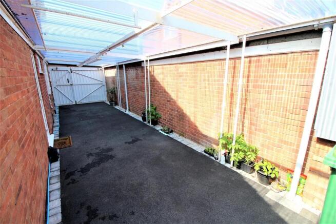 Extensive Car Port
