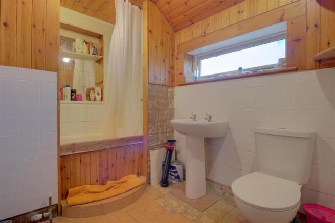 Family Bathroom.jpg