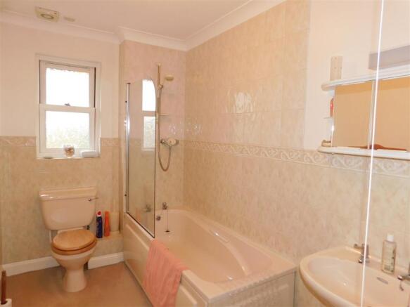 FAMILY BATHROOM