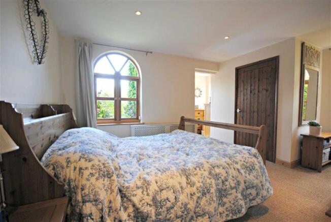 MASTER BEDROOM SUITE