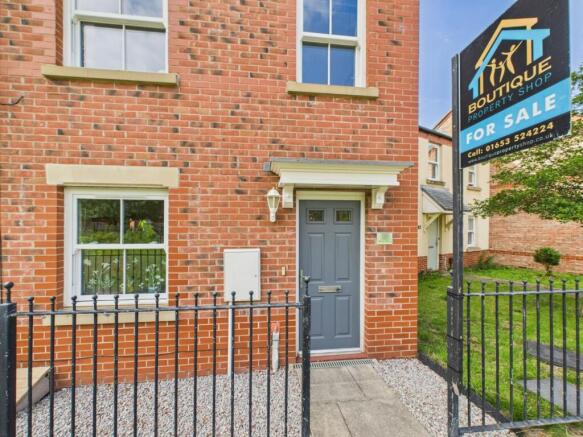 4 bed House for sale Image 7