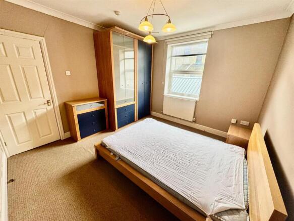 2 bed Apartment to rent Image 5