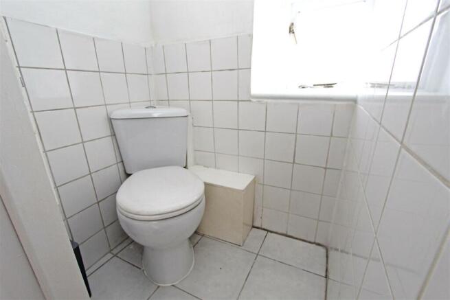 Upstairs WC.JPG