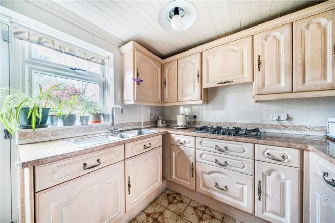 Wordsworth Road, Addlestone, Surrey, KT15 photo 4