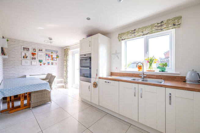 Edge Avenue, Shifnal, TF11 8FS photo 4