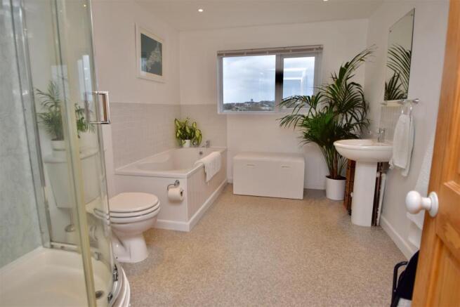 BATH/SHOWER ROOM