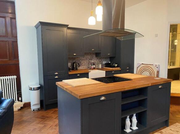 2 bed Apartment to rent Image 6
