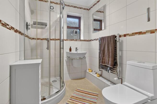 4 bed Detached for sale Image 11