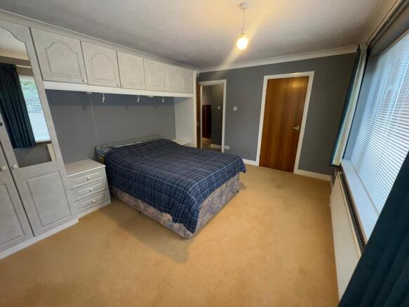 4 bed Detached Bungalow for sale Image 12