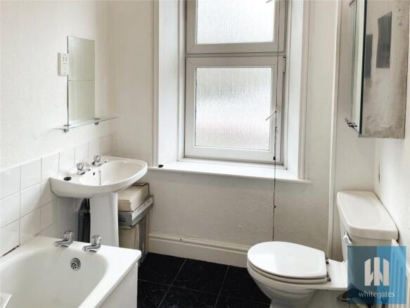 4 bed Apartment to rent Image 5