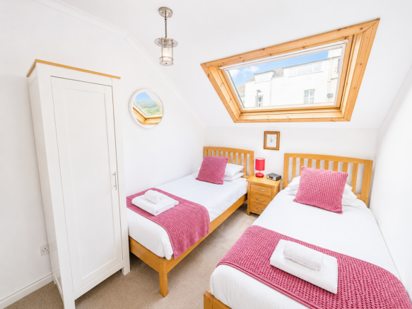 3 bed Terraced for sale Image 11
