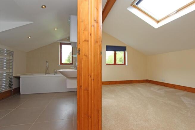 Bedroom/Bathroom